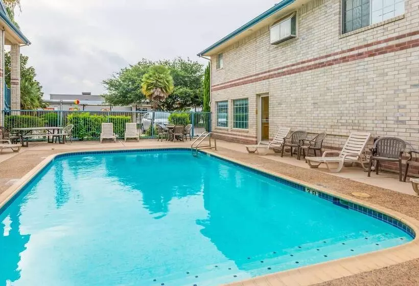 ホテル Days Inn By Wyndham San Antonio Southeast Frost Bank Center