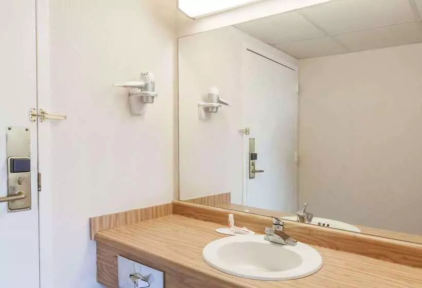 ホテル Days Inn By Wyndham Syracuse