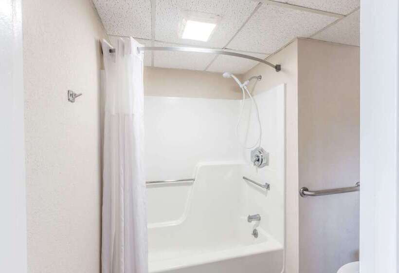 Отель Days Inn By Wyndham Syracuse