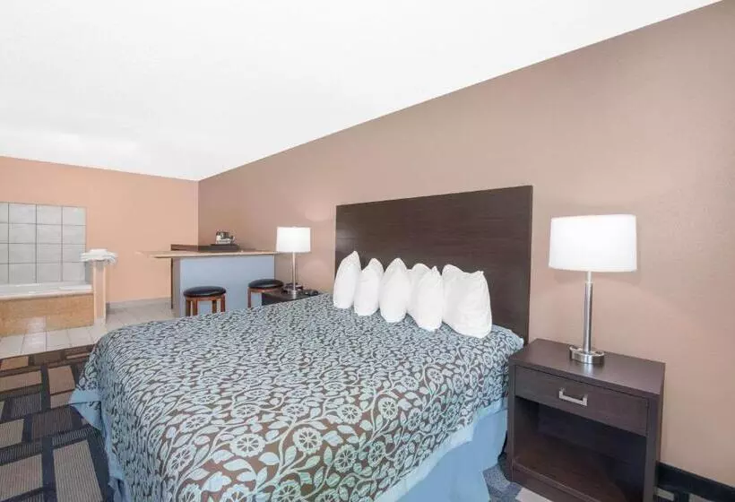 هتل Days Inn By Wyndham Watertown