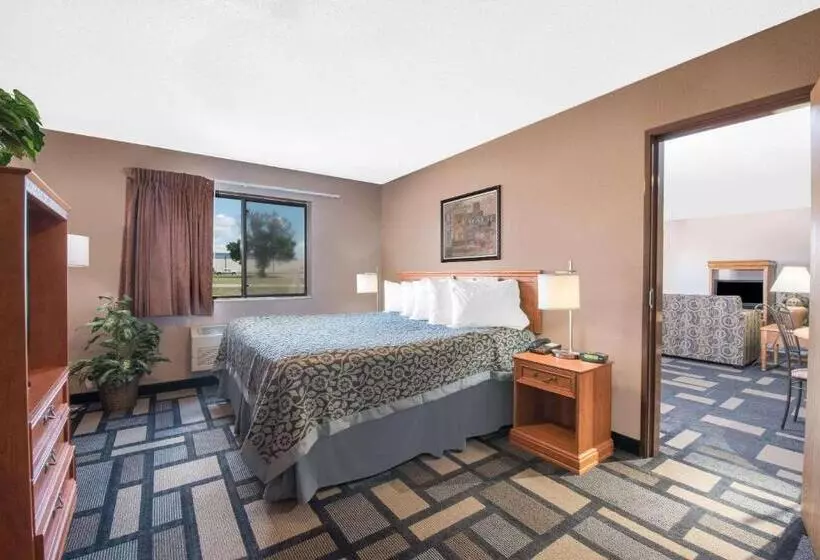 هتل Days Inn By Wyndham Watertown