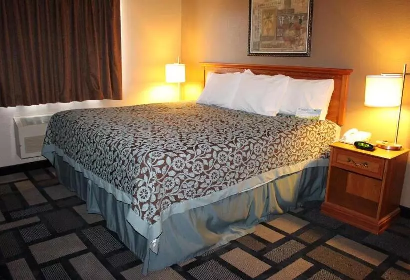 هتل Days Inn By Wyndham Watertown