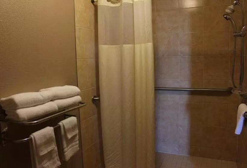 هتل Days Inn By Wyndham Watertown