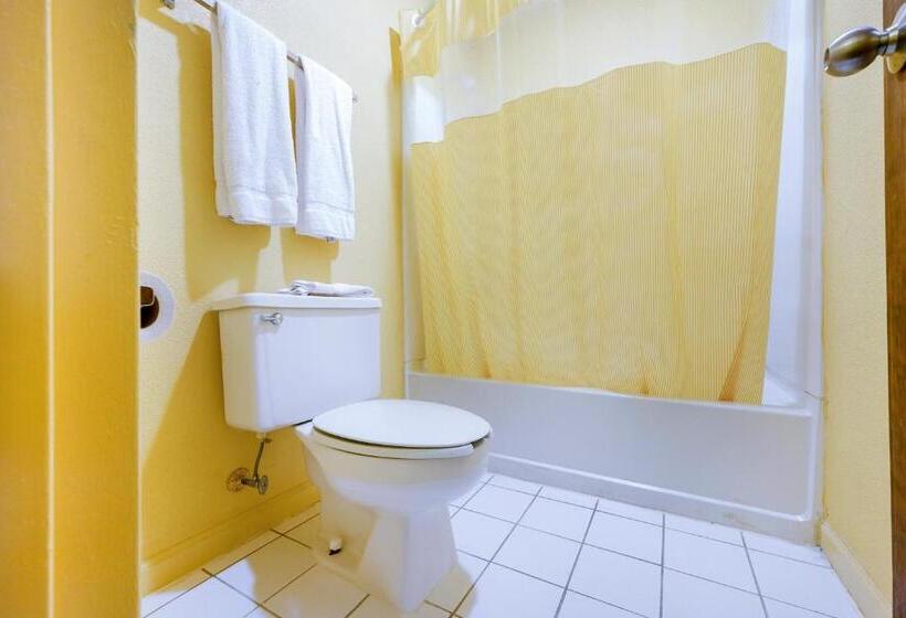 Отель Days Inn Williamston