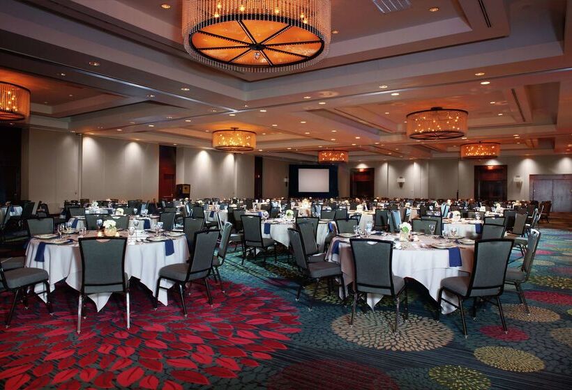 هتل Doubletree By Hilton Kansas City Overland Park