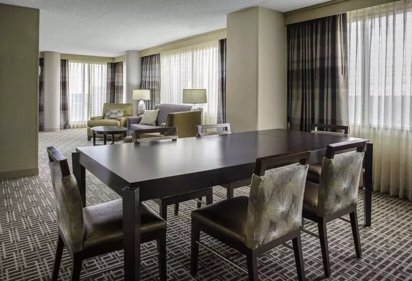 ホテル Doubletree By Hilton Kansas City Overland Park