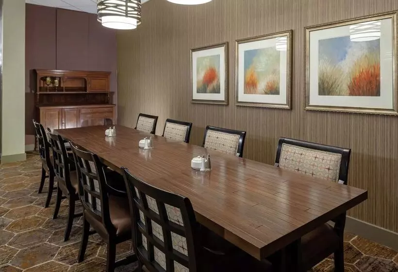 ホテル Doubletree By Hilton Kansas City Overland Park