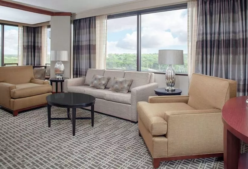 ホテル Doubletree By Hilton Kansas City Overland Park