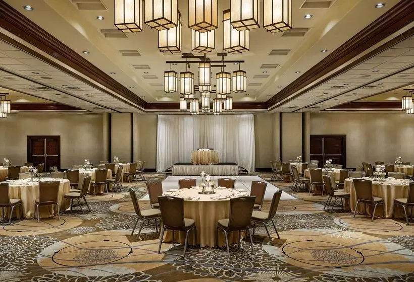 Отель Doubletree By Hilton Ontario Airport