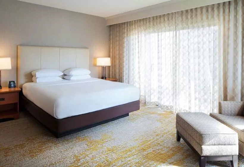 Отель Doubletree By Hilton Ontario Airport