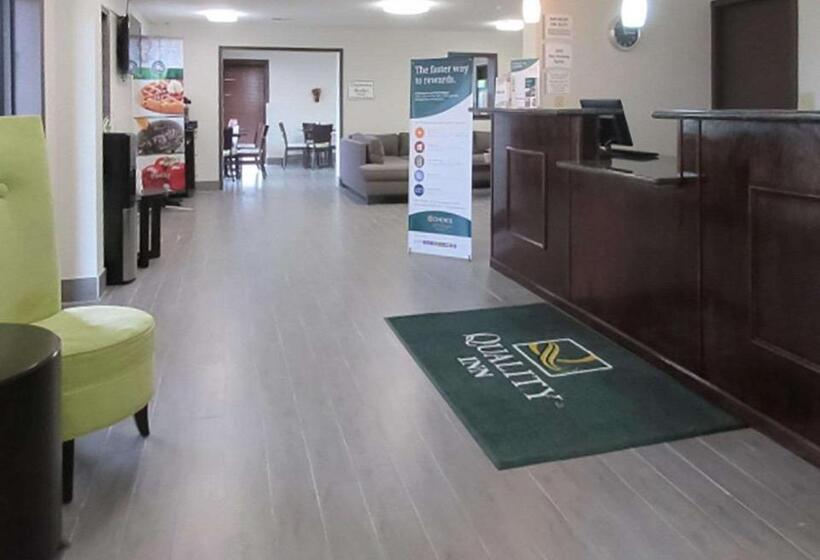 בית מלון כפרי Quality Inn Farmington