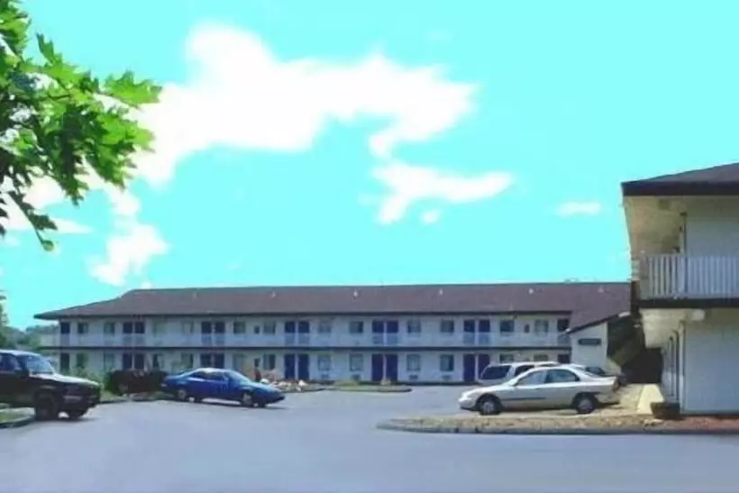 汽车旅馆  Hilltop Inn Pittsburgh