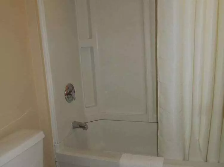 汽车旅馆  Hilltop Inn Pittsburgh