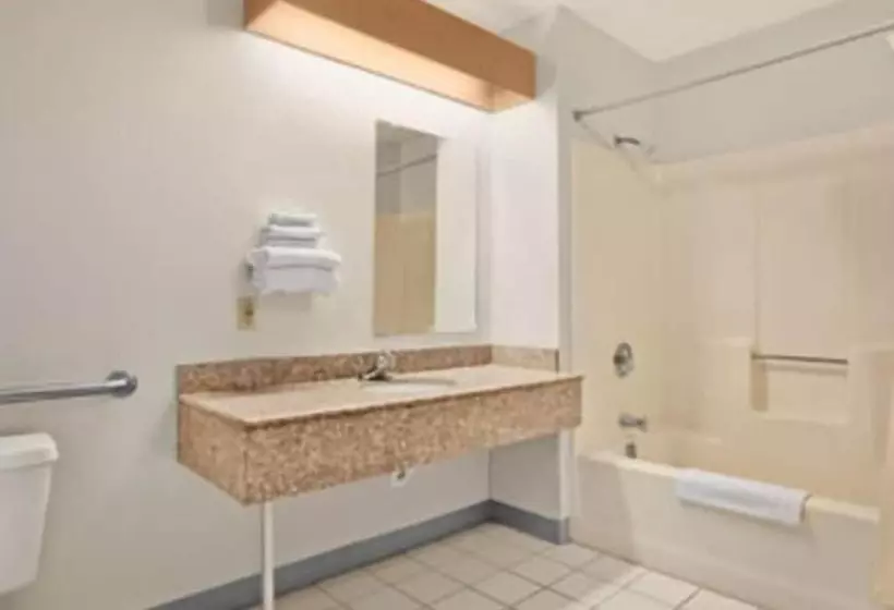 汽车旅馆  Hilltop Inn Pittsburgh