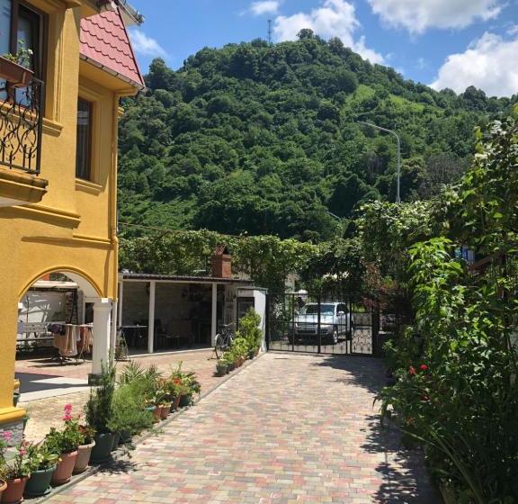 پانسیون Deluxe Guest House