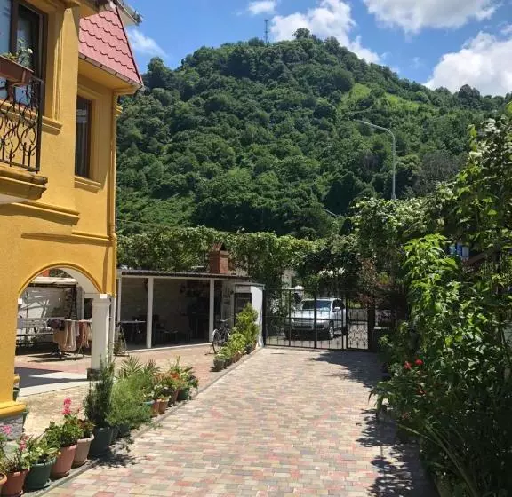 پانسیون Deluxe Guest House