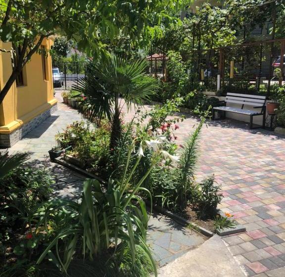 پانسیون Deluxe Guest House