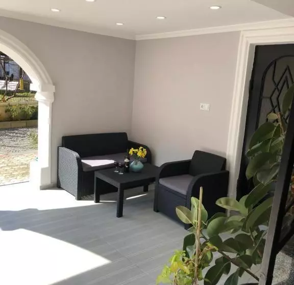 پانسیون Deluxe Guest House