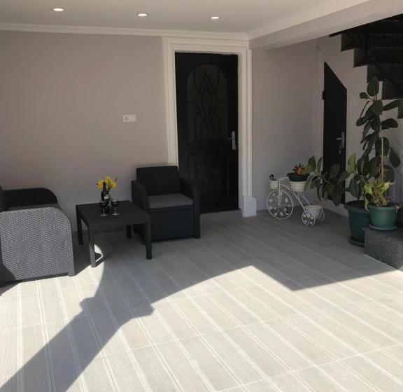 پانسیون Deluxe Guest House