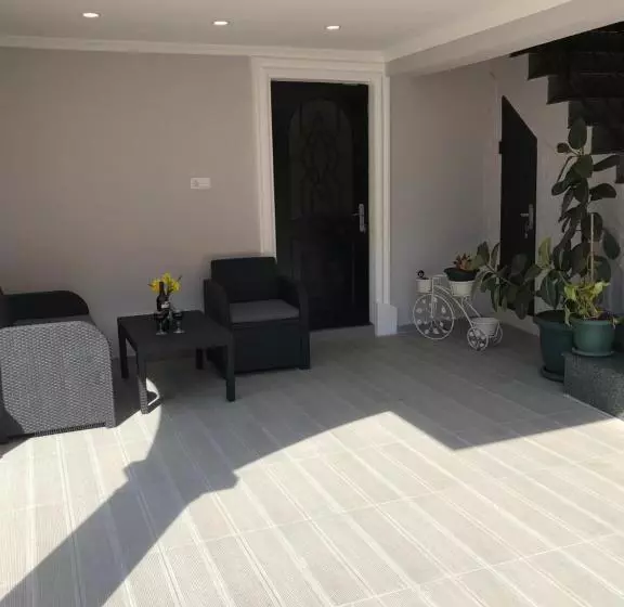 پانسیون Deluxe Guest House