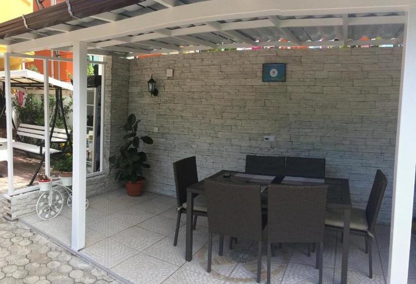 پانسیون Deluxe Guest House