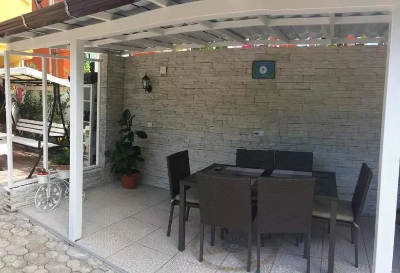 پانسیون Deluxe Guest House