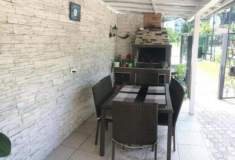 پانسیون Deluxe Guest House