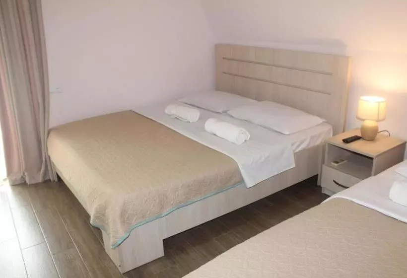 پانسیون Deluxe Guest House