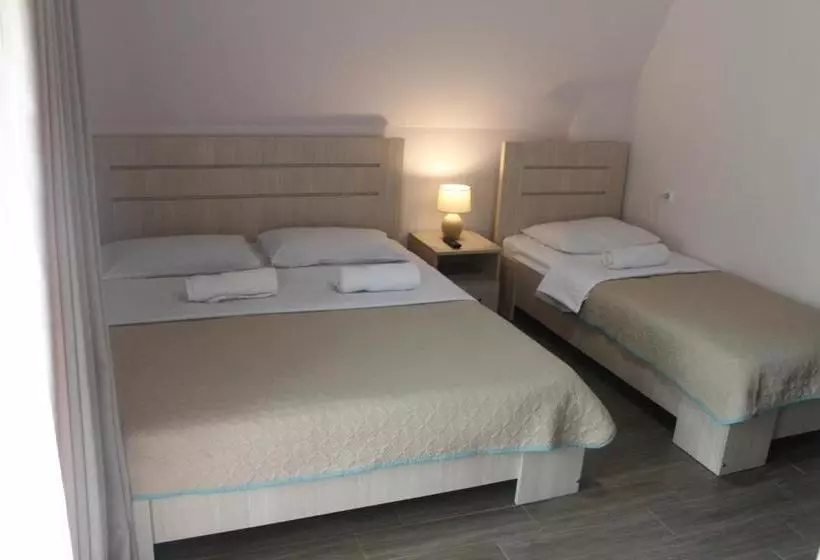 پانسیون Deluxe Guest House