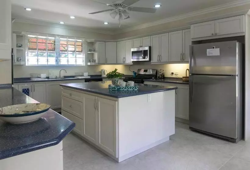 پانسیون Sandgate