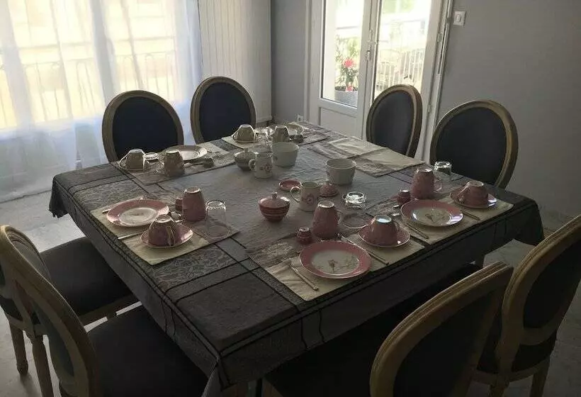 تختخواب و صبحانه La Demeure D'alexandra