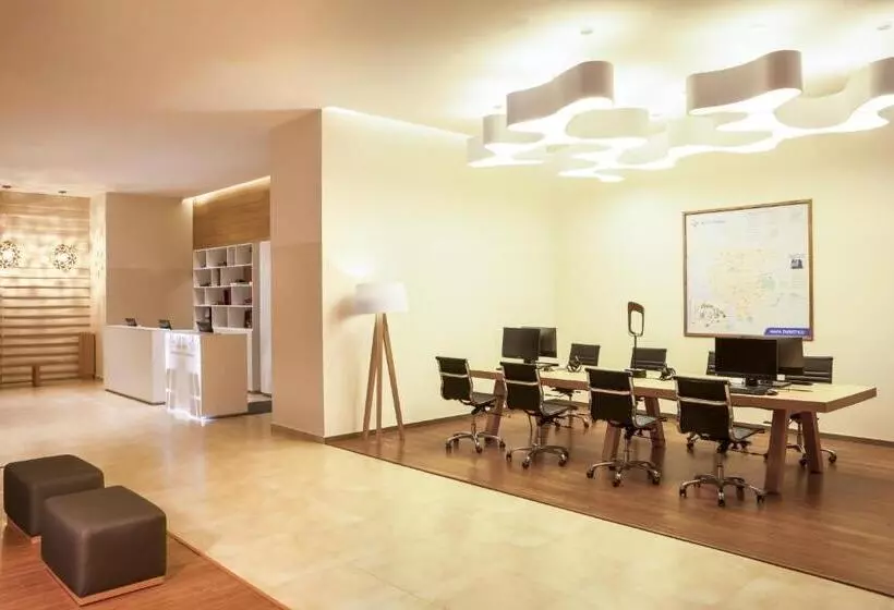 ホテル Fiesta Inn Celaya Galerias