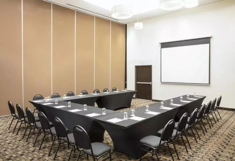 ホテル Fiesta Inn Celaya Galerias