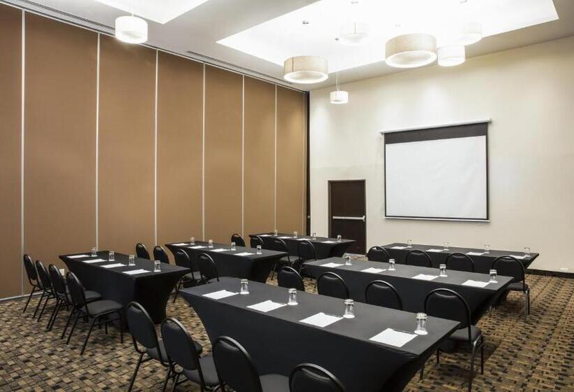 هتل Fiesta Inn Celaya Galerias