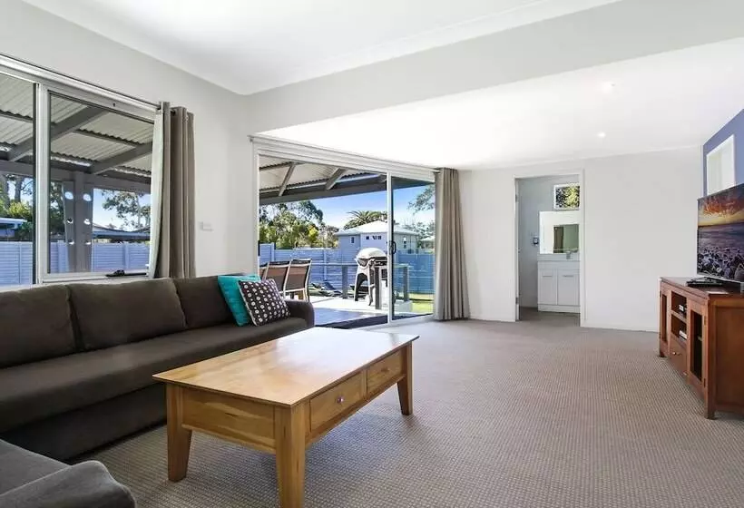 Huskisson Holiday Motel Cabins