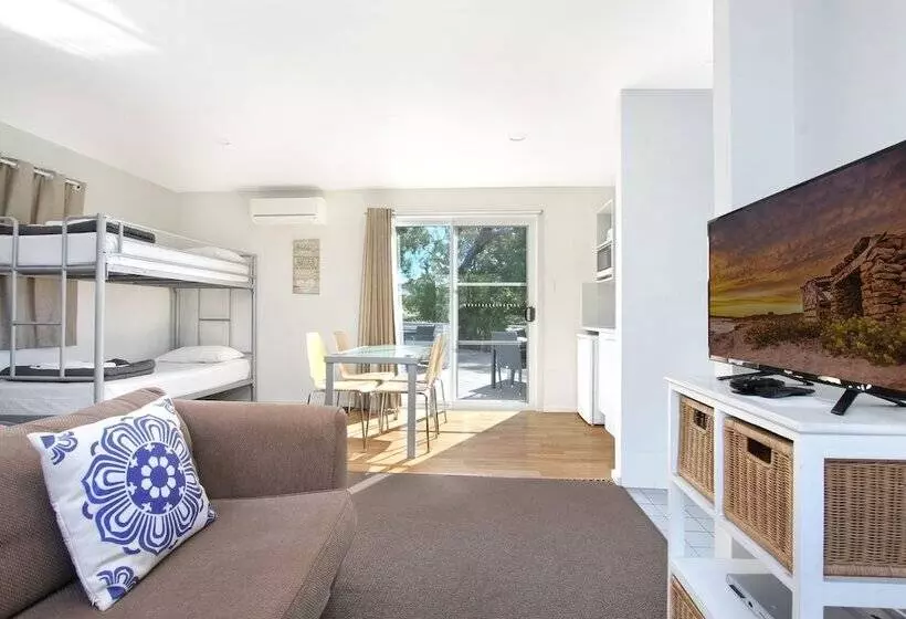 Huskisson Holiday Motel Cabins