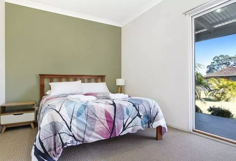 Huskisson Holiday Motel Cabins