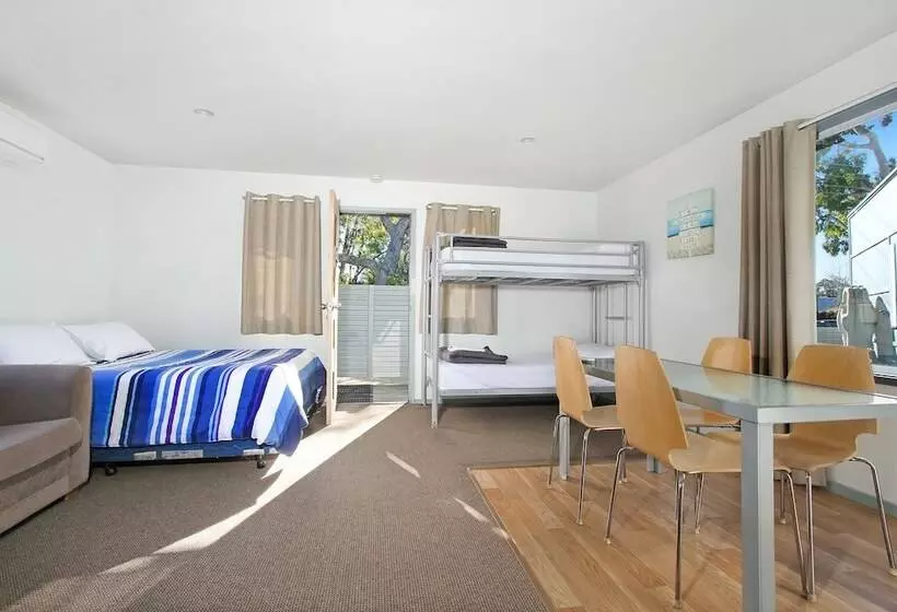 Huskisson Holiday Motel Cabins