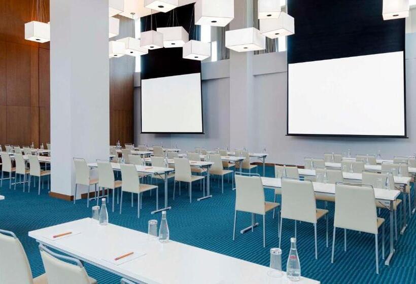 هتل Avani Cancún Airport