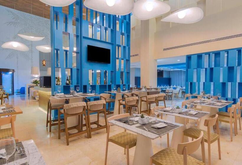 هتل Avani Cancún Airport