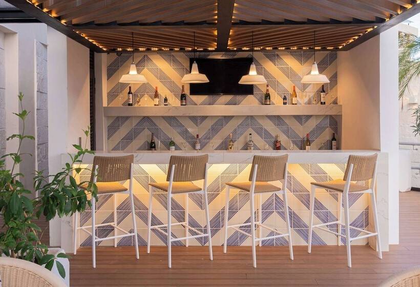 هتل Avani Cancún Airport