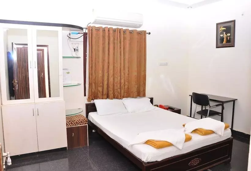 Hotelli Kpa Grand Palace