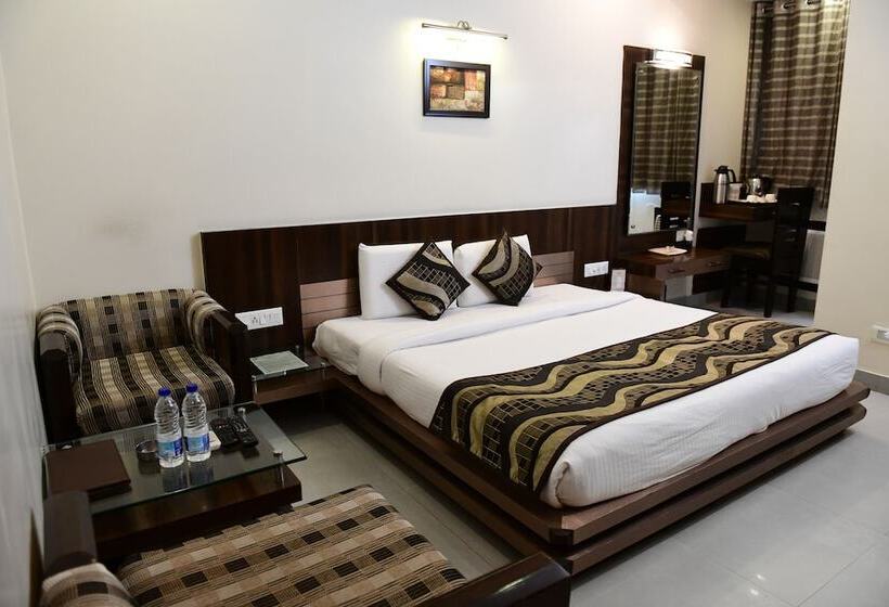 בית מלון כפרי Ravisha Continental