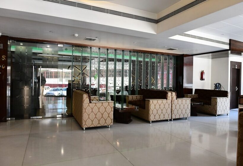 בית מלון כפרי Ravisha Continental