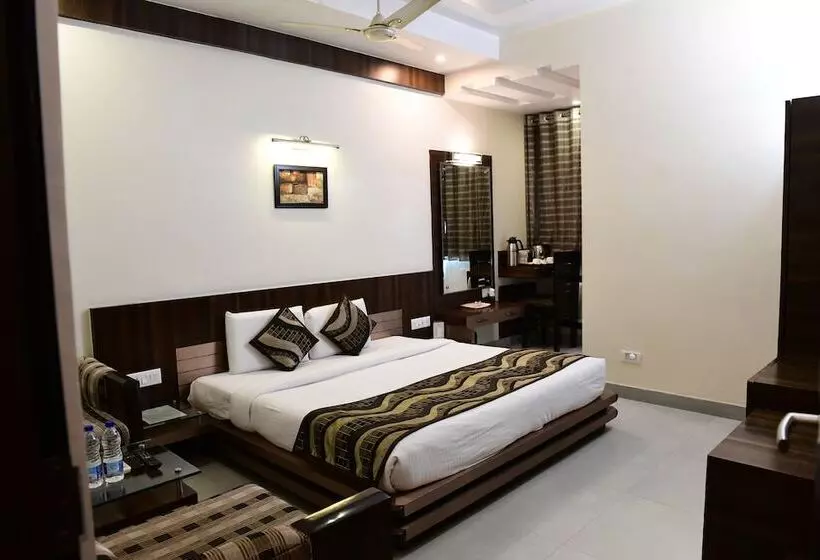 Hotelli Ravisha Continental