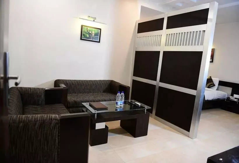 Hotelli Ravisha Continental