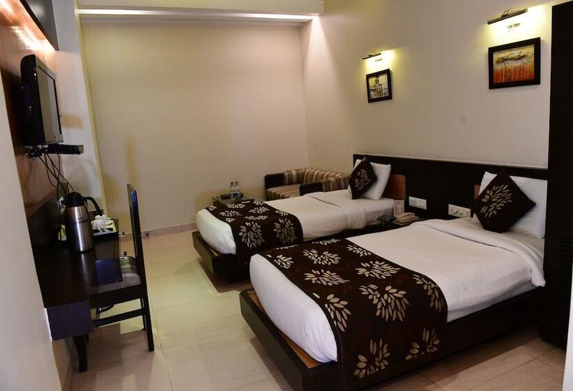 בית מלון כפרי Ravisha Continental