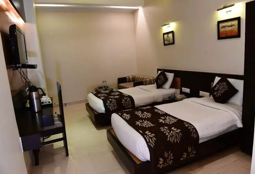 Hotelli Ravisha Continental