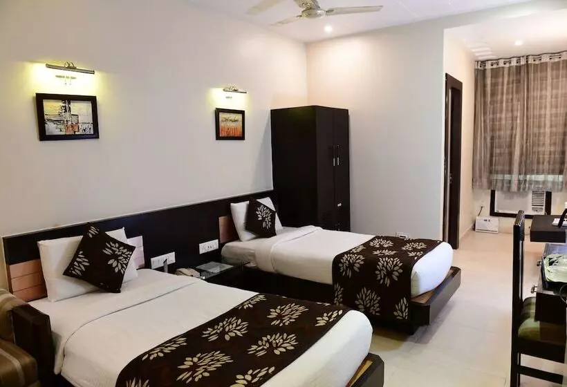 Hotelli Ravisha Continental