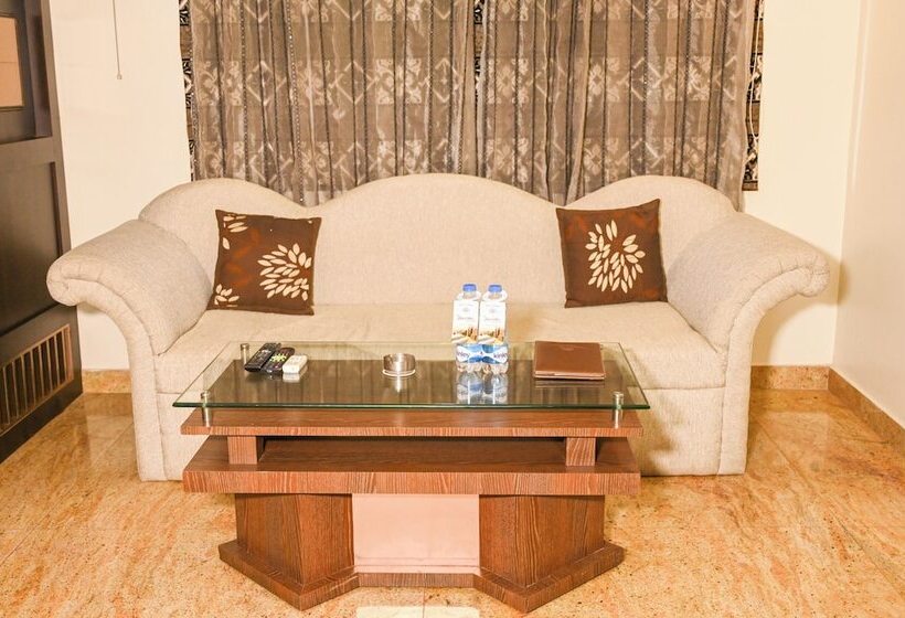 בית מלון כפרי Ravisha Continental